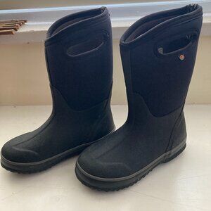 Brand new Bogs rain/snow, pull on boots